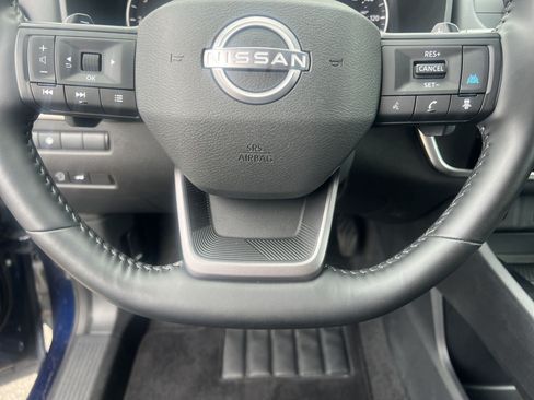 Used 2025 Nissan Rogue SV AWD/4WD image 8