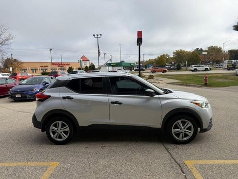 Used 2020 Nissan Kicks S image 4
