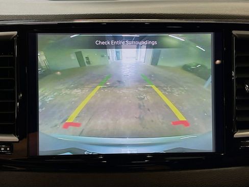 Used 2024 Chrysler Pacifica Touring-L FWD image 13