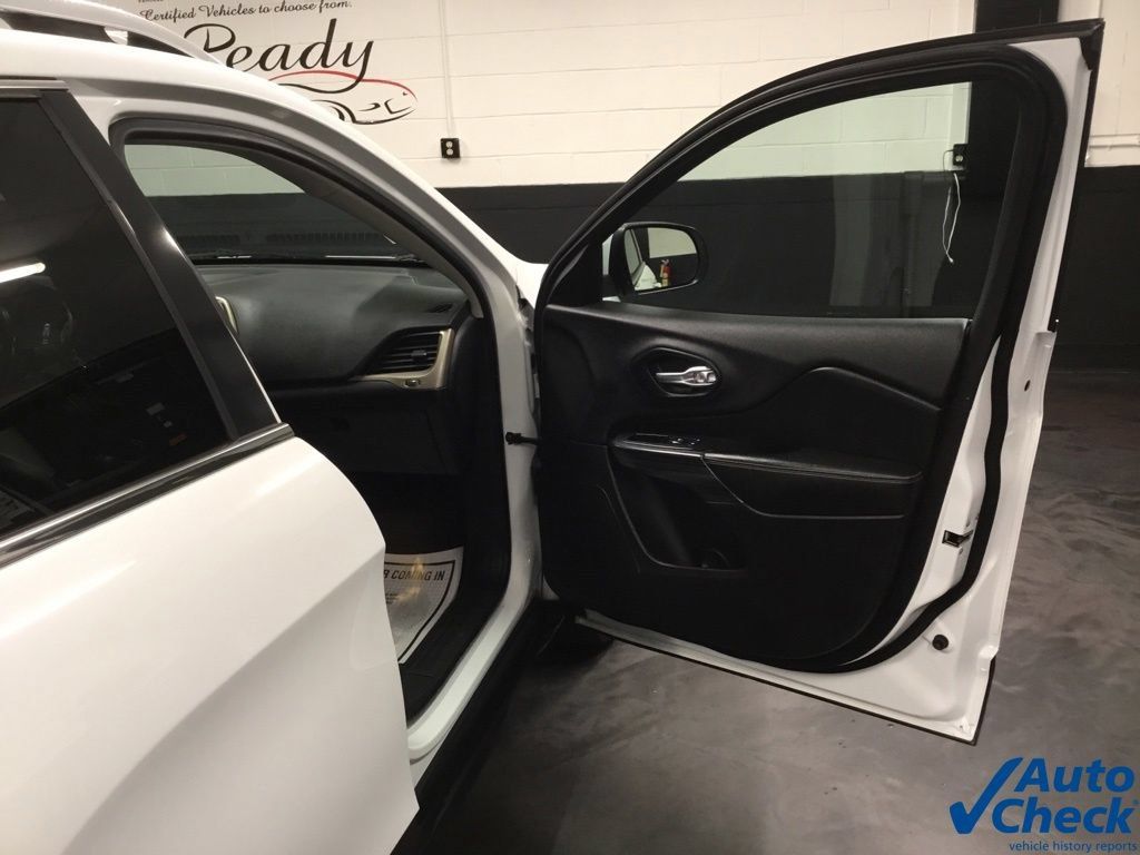 Used 2016 Jeep Cherokee Limited AWD/4WD image 36