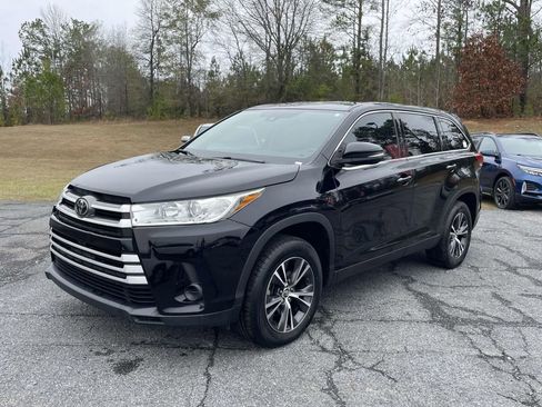 Used 2019 Toyota Highlander LE image 6