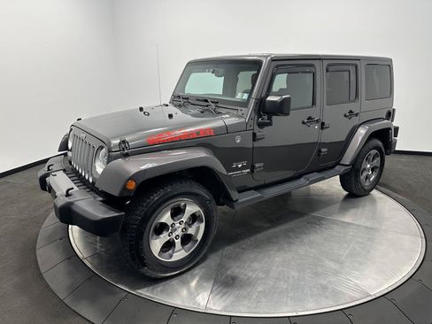 Used 2018 Jeep Wrangler Unlimited Sahara w/ Connectivity Group AWD/4WD image 4