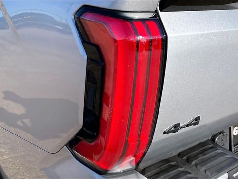 Used 2024 Toyota Tundra Platinum AWD/4WD image 29