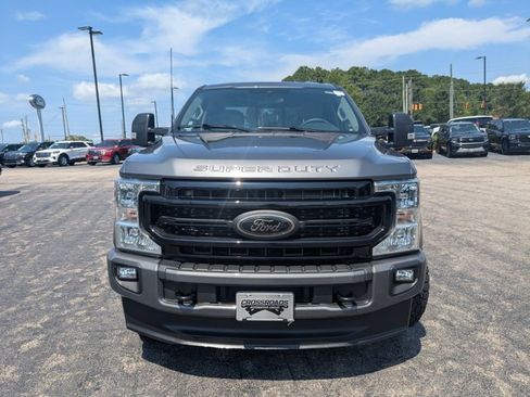 Certified 2022 Ford F250 XLT w/ Black Appearance Package AWD/4WD image 3