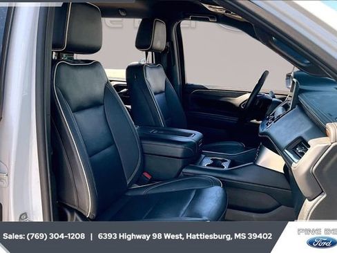 Used 2023 Chevrolet Suburban Premier image 6