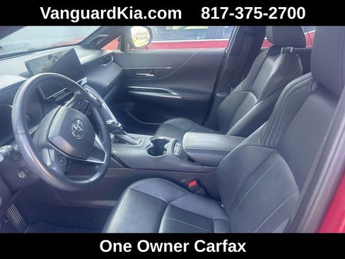 Used 2023 Toyota Venza LE image 2