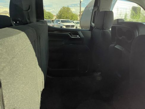 Used 2025 GMC Sierra 1500 SLE w/ Preferred Package AWD/4WD image 9