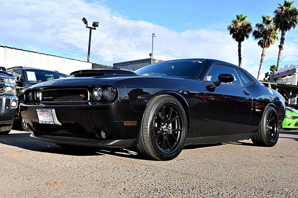 Used 2011 Dodge Challenger R/T RWD image 1