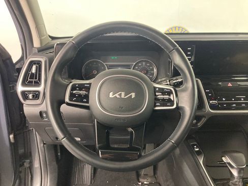 Used 2022 Kia Sorento S image 8