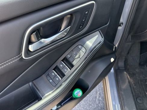 Used 2024 Nissan Rogue Platinum w/ Platinum Premium Package image 36