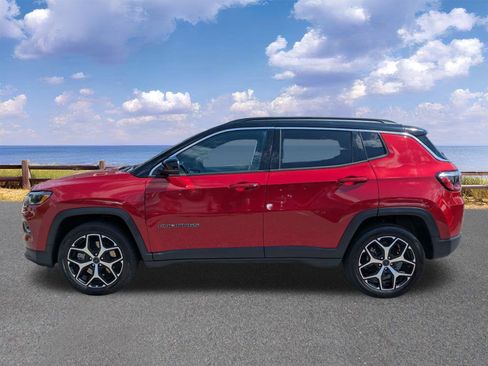 Certified 2025 Jeep Compass Limited AWD/4WD image 5