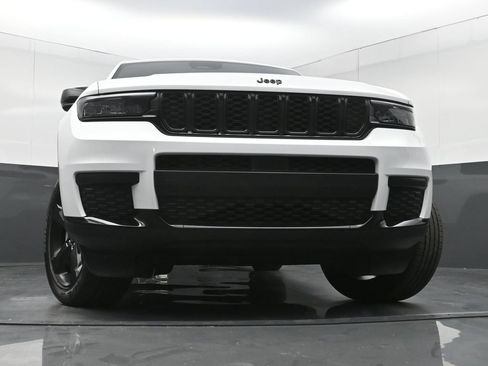 Used 2023 Jeep Grand Cherokee L Laredo AWD/4WD image 29