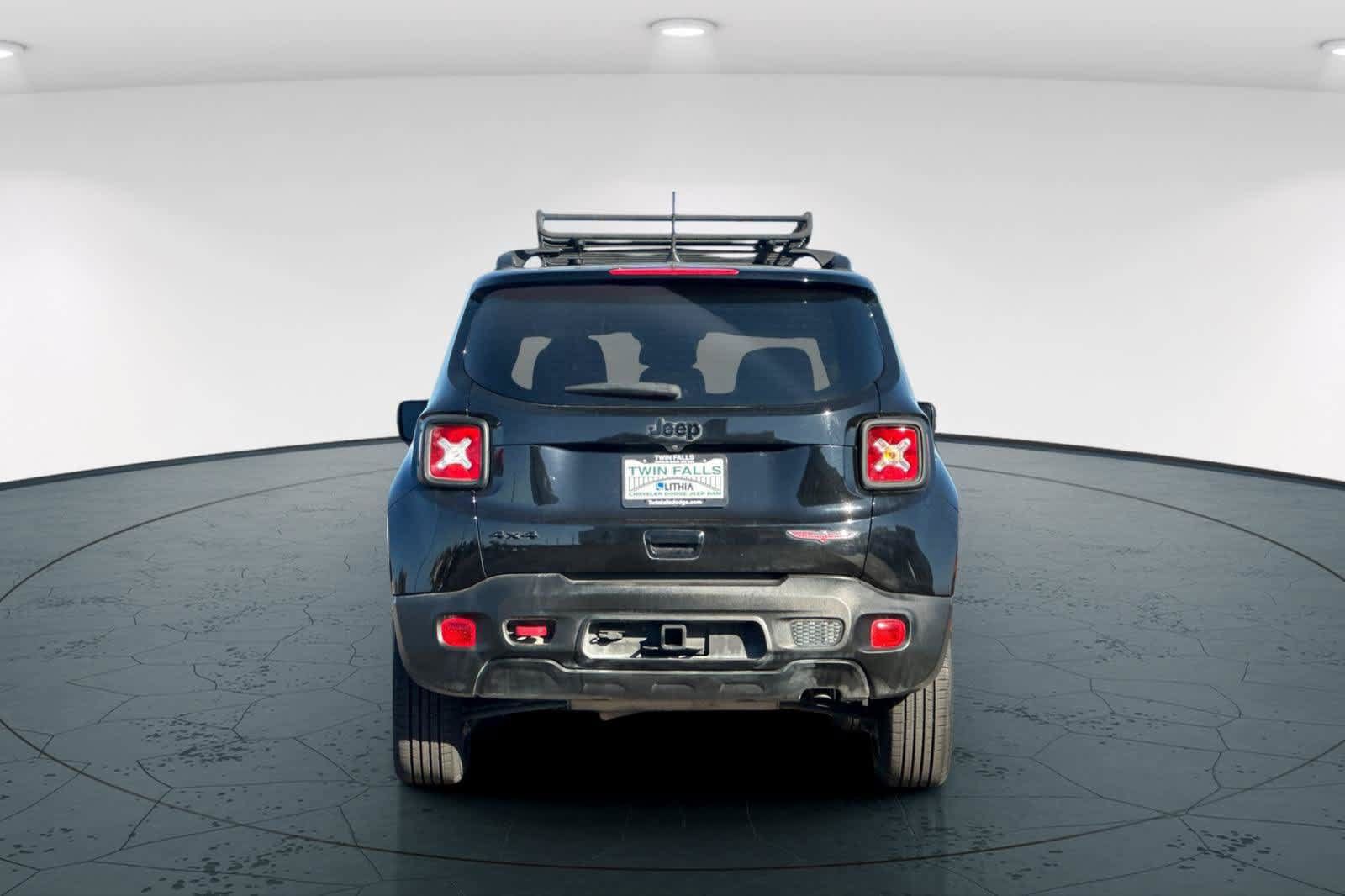 Used 2023 Jeep Renegade Trailhawk w/ Trailhawk Elite Group AWD/4WD image 7