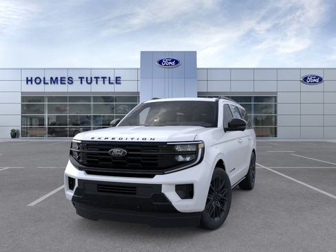 New 2026 Ford Expedition Platinum w/ Stealth Appearance Package AWD/4WD image 2