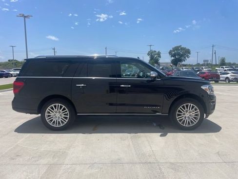 Used 2023 Ford Expedition Max Platinum AWD/4WD image 2