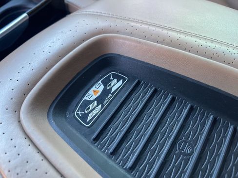 Used 2019 Cadillac Escalade ESV Platinum image 41