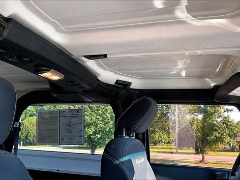 Used 2016 Jeep Wrangler Sahara w/ Connectivity Group AWD/4WD image 16