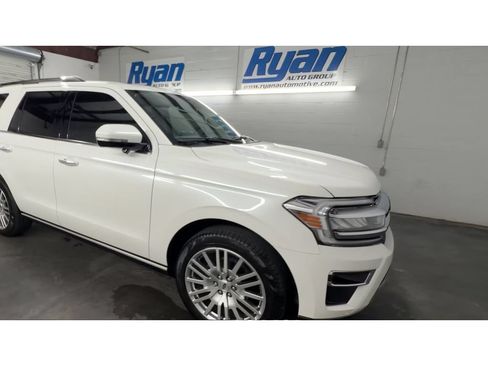 Used 2024 Ford Expedition Limited RWD image 2