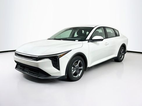 Used 2025 Kia K4 FWD image 3