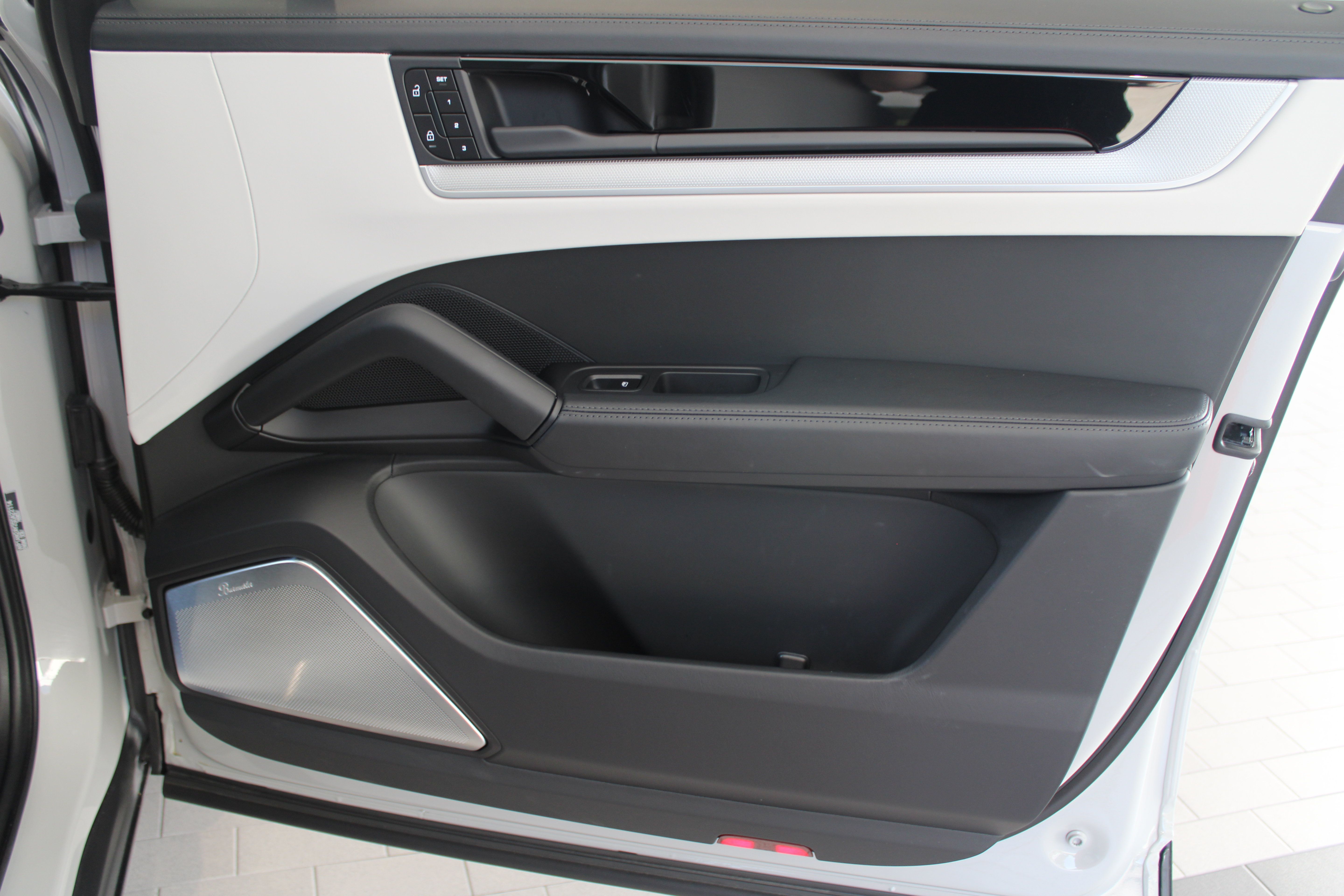 Certified 2025 Porsche Cayenne S AWD/4WD image 35