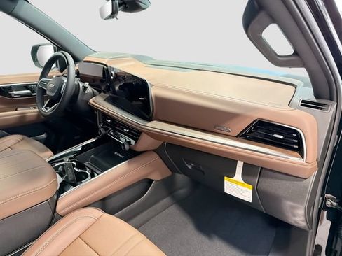 New 2026 Chevrolet Suburban High Country AWD/4WD image 28