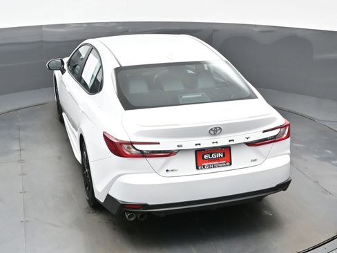 Used 2025 Toyota Camry SE image 38