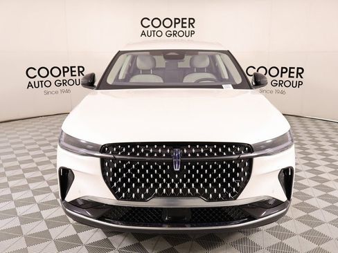 New 2026 Lincoln Nautilus Premier image 9