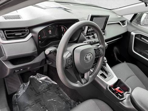 Used 2025 Toyota RAV4 XLE AWD/4WD image 11