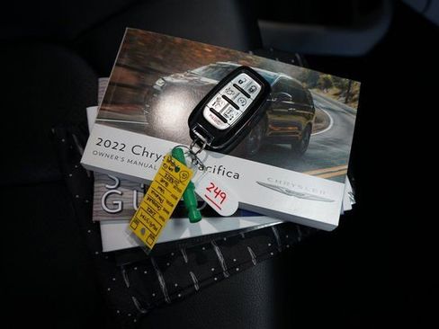 Used 2022 Chrysler Pacifica Touring-L image 60