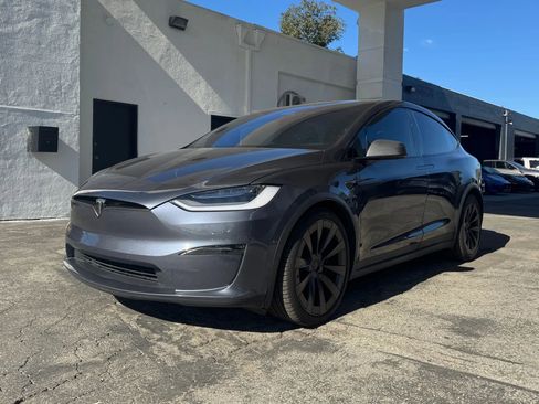 Used 2022 Tesla Model X Plaid image 3