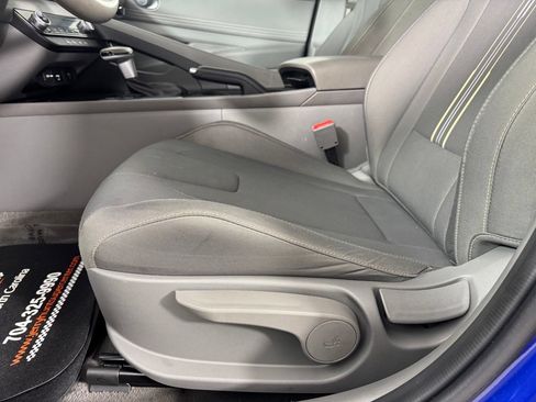 Used 2025 Hyundai Elantra Sport FWD image 14