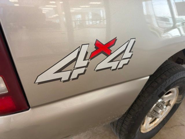 Used 2001 Chevrolet Silverado 1500 LS w/ Firm Ride Suspension Pkg AWD/4WD image 7