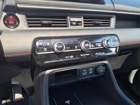 Used 2025 Honda Pilot Black Edition image 29