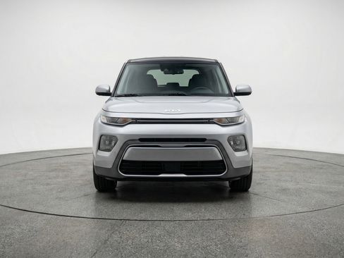 Used 2025 Kia Soul LX w/ LX Technology Package image 2