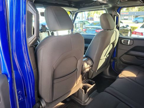 Used 2018 Jeep Wrangler Unlimited Sahara image 16