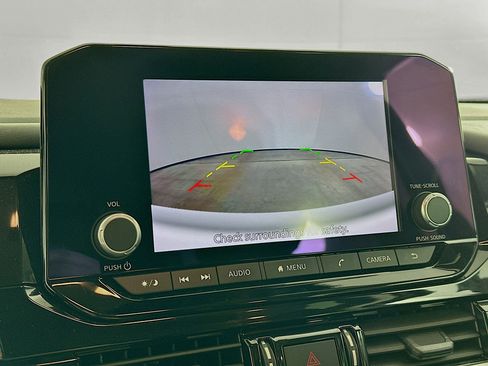 Used 2025 Nissan Pathfinder SV image 22