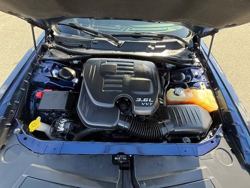 Used 2015 Dodge Challenger SXT Plus w/ Driver Convenience Group RWD image 4