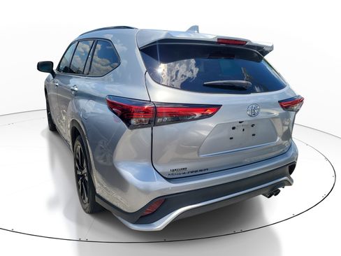 Used 2023 Toyota Highlander XSE FWD image 5