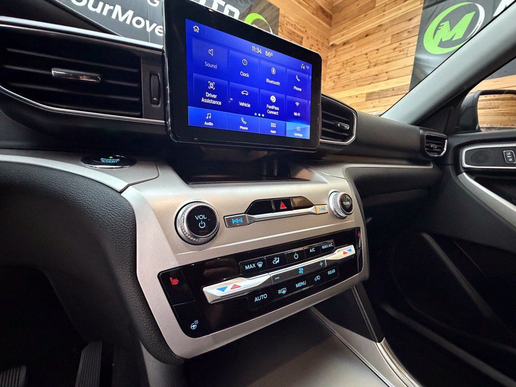 Used 2020 Ford Explorer XLT w/ Equipment Group 202A AWD/4WD image 32