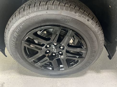 Used 2025 Chevrolet Silverado 1500 Custom image 10