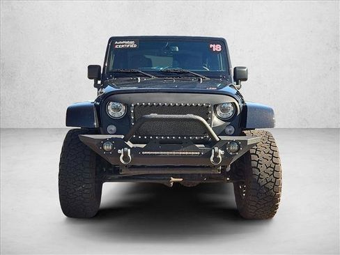 Used 2018 Jeep Wrangler Sahara w/ Connectivity Group AWD/4WD image 2
