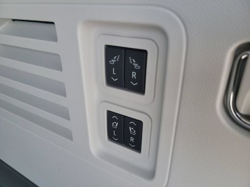 Used 2025 GMC Acadia Denali w/ LPO, Floor Liner Package FWD image 10