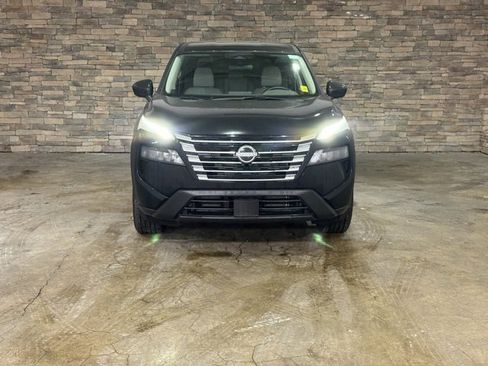 Certified 2025 Nissan Rogue SV image 2