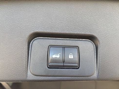 Used 2025 Nissan Rogue SV AWD/4WD image 13
