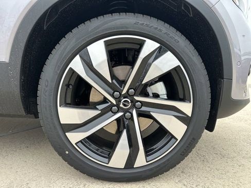 New 2026 Volvo XC40 B5 Plus w/ Climate Package image 9