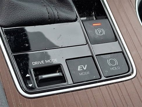 Certified 2024 Toyota Sienna XLE image 26