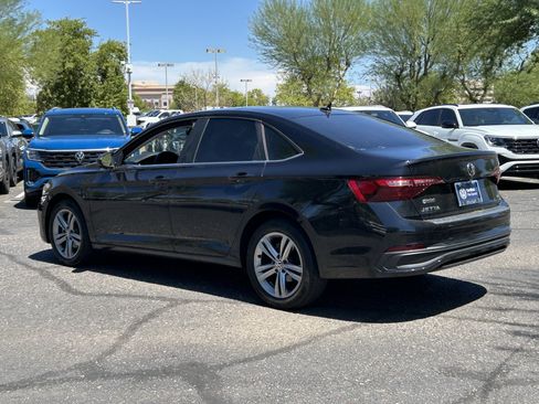 Certified 2024 Volkswagen Jetta SE FWD image 3