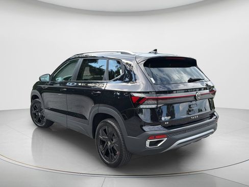 New 2026 Volkswagen Taos SE FWD image 8