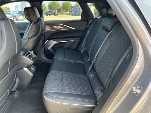 New 2026 Cadillac Lyriq V image 26