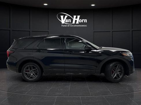 Used 2025 Ford Explorer ST-Line w/ Premium Package image 2